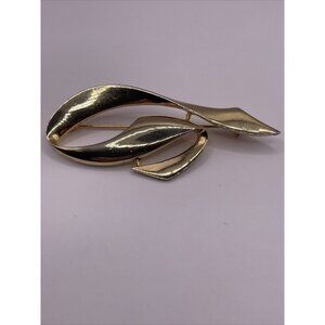 Signed M. Jent Gold Tone Metal Abstract Curled Brooch Vintage Modernist AL4.2